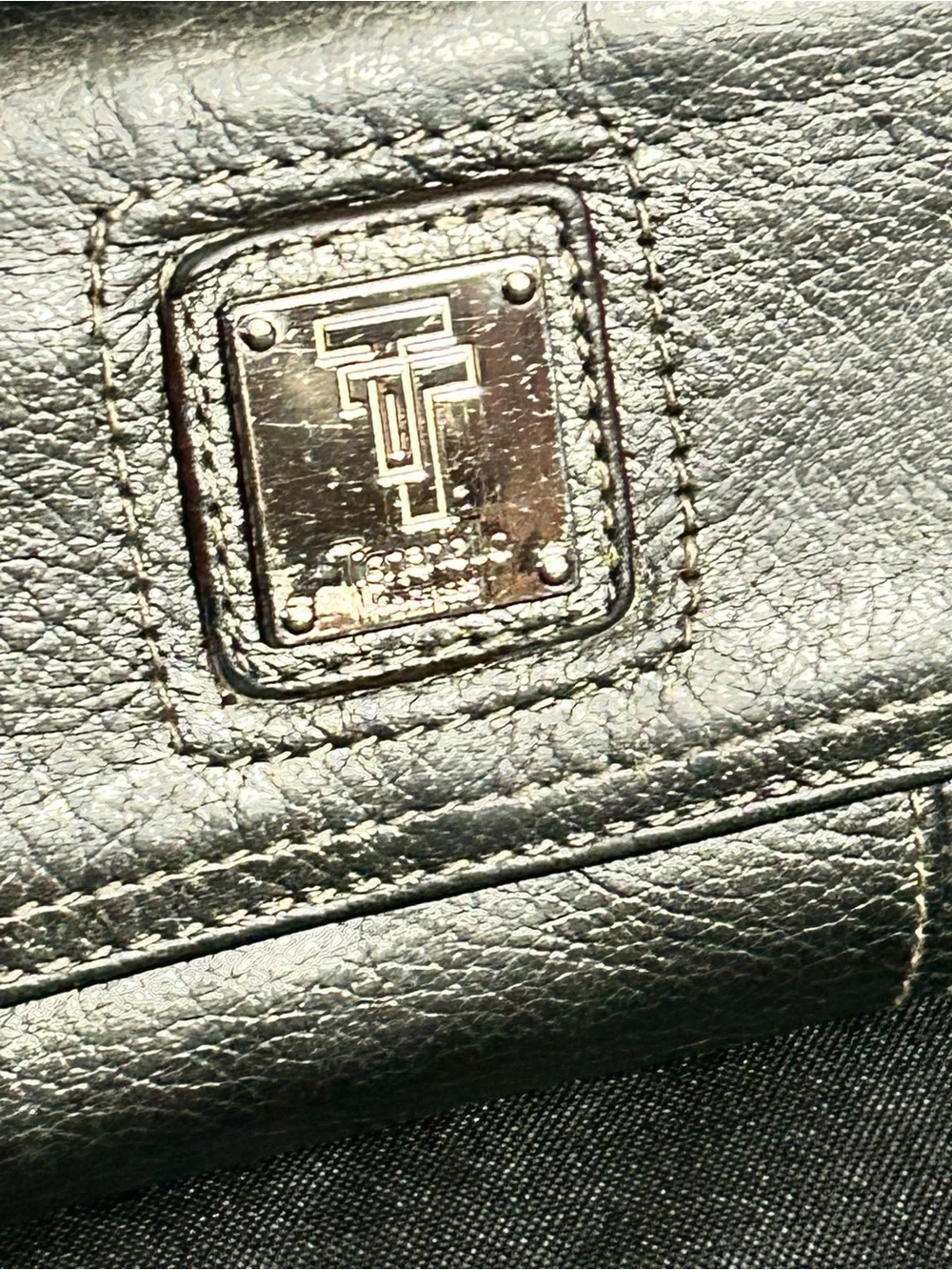 Tingnanello Leather Metallic Charcoal Gray Trifold Card Wallet with Logo Plaque
